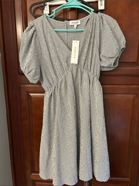 Gilli Striped V‑Neck Puff Sleeve Mini Dress in Light Gray